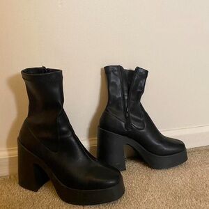 Vintage looking chunky platform boots